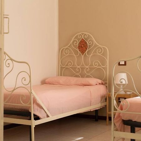 Maria'S Bed - Intero Alloggio Accogliente Dorno Buitenkant foto